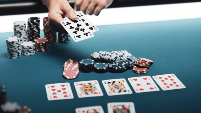 探索HHPOKER：德州扑克策略与技巧指南